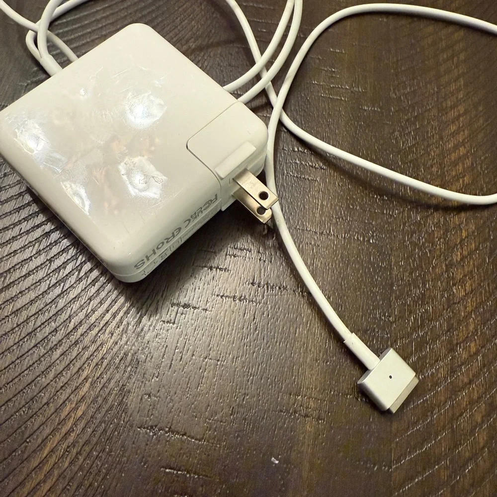 MAC power adapter with cable